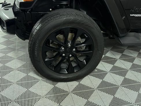 Used 2021 Jeep Wrangler Unlimited Sahara AWD/4WD image 12