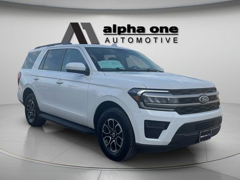 Used 2024 Ford Expedition XLT RWD image 4