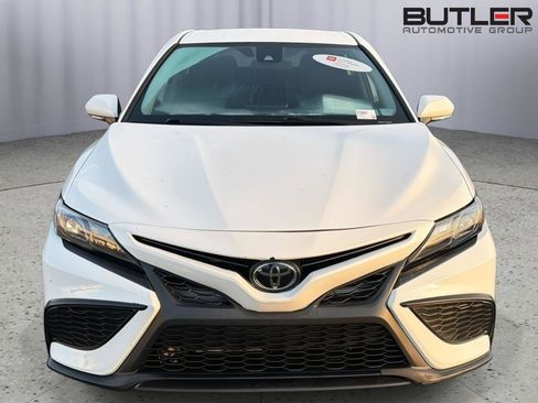 Certified 2022 Toyota Camry SE FWD image 9