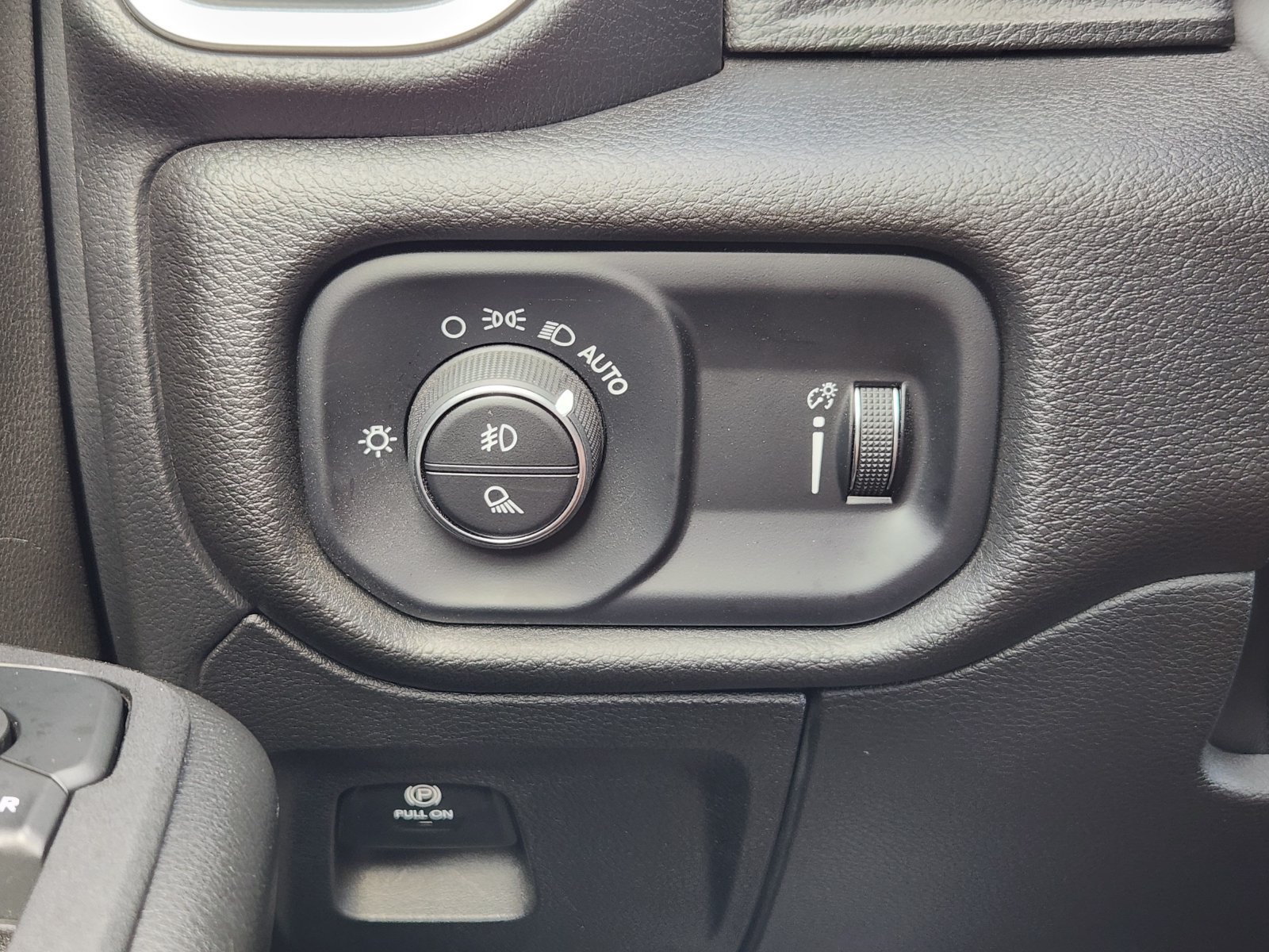 Used 2025 RAM 1500 Big Horn RWD image 32