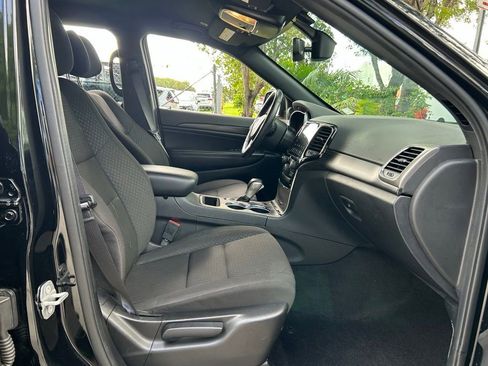 Certified 2022 Jeep Grand Cherokee Laredo E RWD image 39