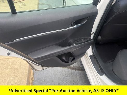 Used 2018 Toyota Camry LE image 24