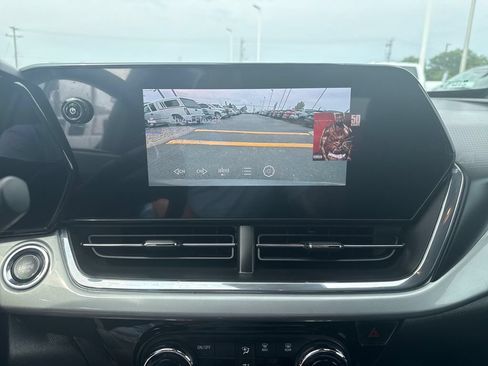 Used 2025 Chevrolet Trax LT FWD image 22