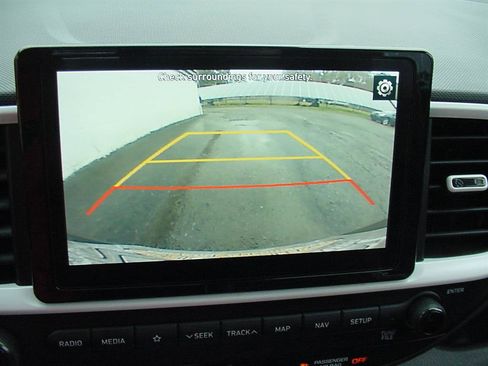 Used 2022 Hyundai Venue Limited image 16