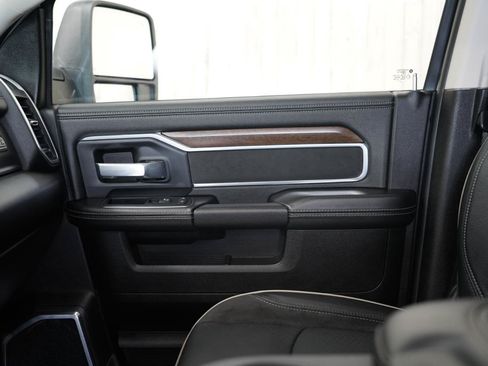 Used 2024 RAM 2500 Laramie w/ Safety Group AWD/4WD image 33