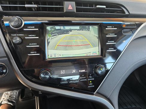 Used 2018 Toyota Camry SE image 26