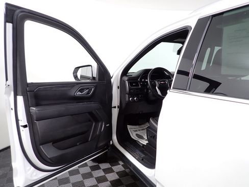 Used 2022 GMC Yukon SLT w/ SLT Premium Package AWD/4WD image 22