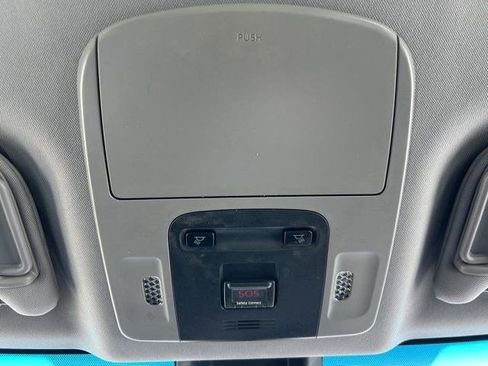 Used 2019 Toyota Camry L image 35