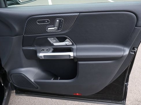 New 2025 Mercedes-Benz GLB 250 4MATIC image 13