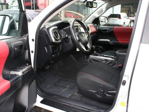 Used 2017 Toyota Tacoma SR5 image 10