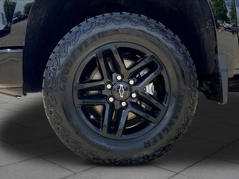 Used 2024 Chevrolet Silverado 1500 Custom Trail Boss w/ LPO, Dark Essentials Package image 11