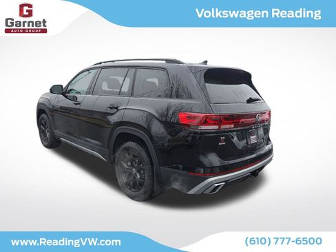 New 2026 Volkswagen Atlas Peak Edition image 3