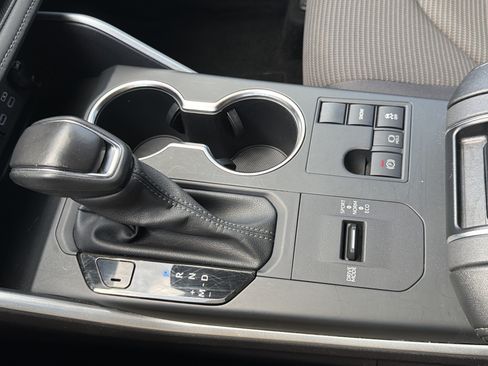 Certified 2025 Toyota Highlander LE FWD image 7