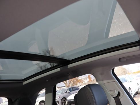 Used 2023 Audi Q5 e Premium w/ Convenience Package image 15