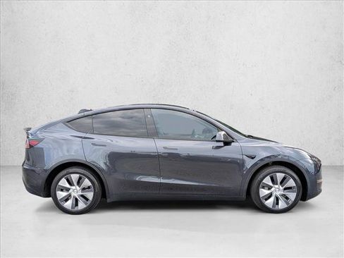 Used 2024 Tesla Model Y Long Range AWD/4WD image 4