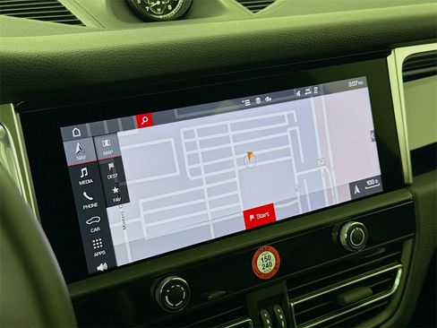 Used 2024 Porsche Macan image 19