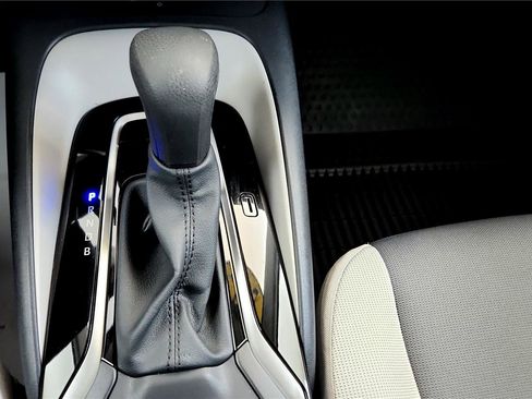 Used 2025 Toyota Corolla LE w/ LE Premium Package image 28