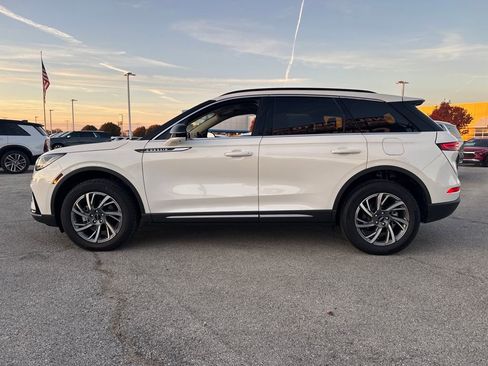 Used 2025 Lincoln Corsair AWD w/ Equipment Group 101A image 2