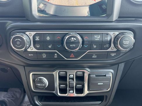 Used 2022 Jeep Gladiator Overland w/ Popular Equipment Package AWD/4WD image 28