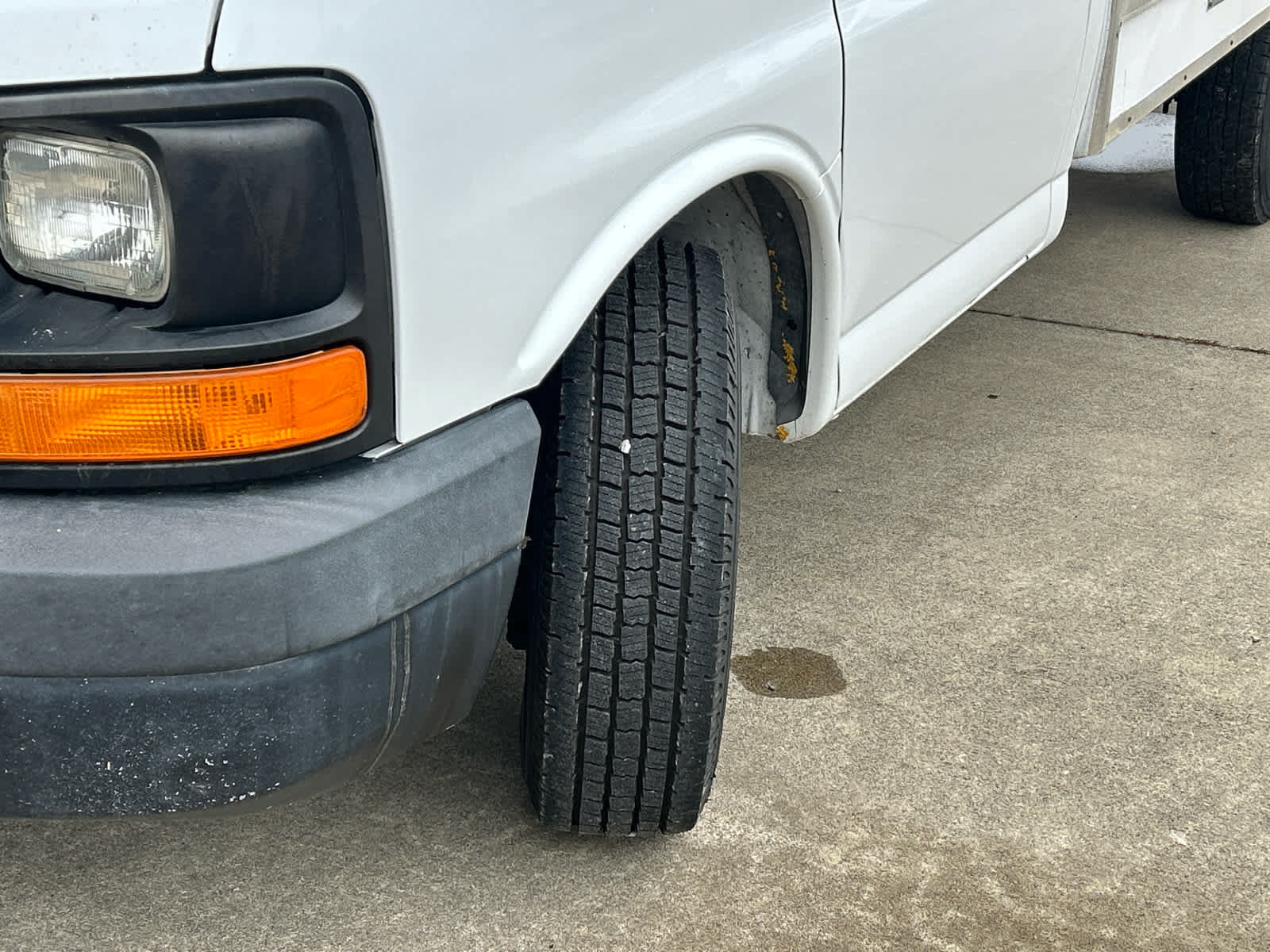 Used 2015 GMC Savana 3500 RWD image 24