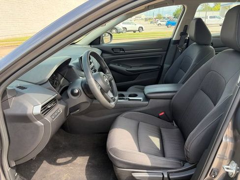 Used 2024 Nissan Altima 2.5 S FWD image 10