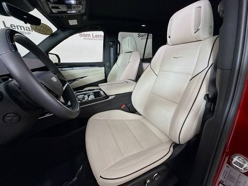 Used 2025 Cadillac Escalade Sport w/ LPO, Floor Liner Package AWD/4WD image 24