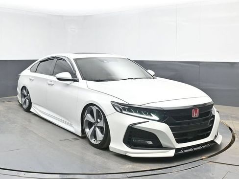 Used 2019 Honda Accord Sport image 2