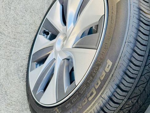 Used 2023 Tesla Model Y 2WD image 65