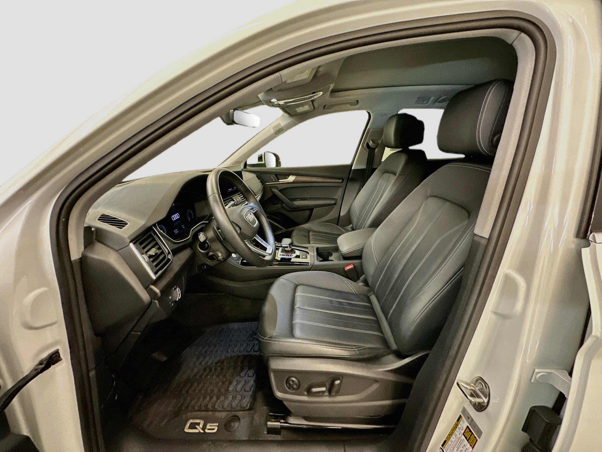 Used 2023 Audi Q5 2.0T Premium Plus w/ Premium Plus Package AWD/4WD image 13