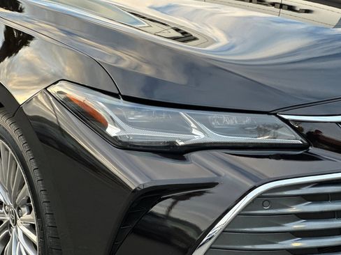 Used 2022 Toyota Avalon Limited image 10
