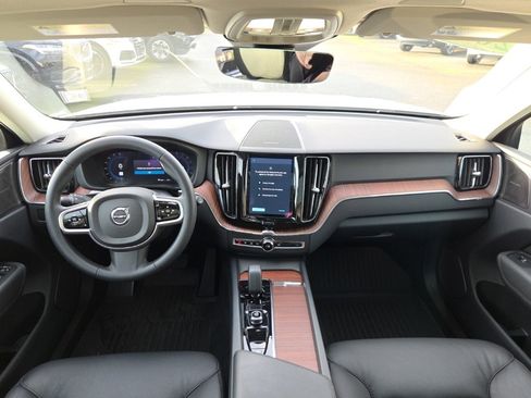 Certified 2023 Volvo XC60 B5 Plus w/ Climate Package image 5