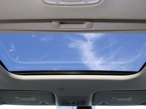 Used 2021 Hyundai Venue SEL w/ Premium Package image 12