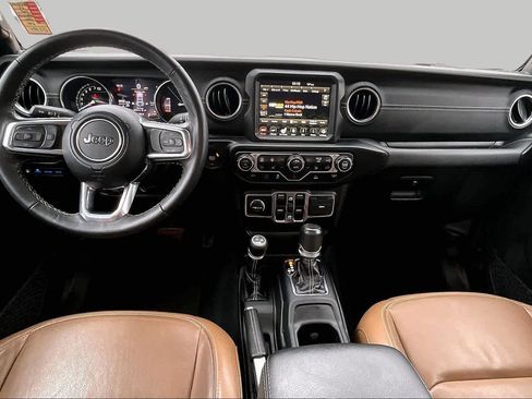 Used 2022 Jeep Wrangler Unlimited Sahara w/ Cold Weather Group AWD/4WD image 16