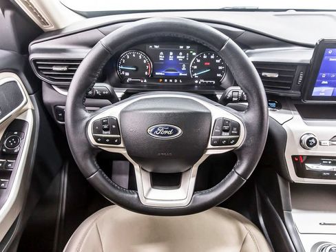 Used 2022 Ford Explorer XLT AWD/4WD image 20