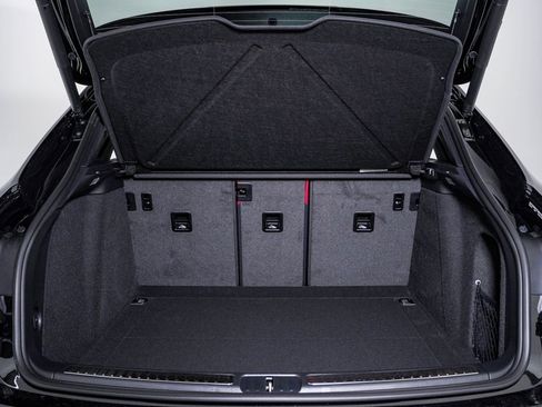 New 2026 Porsche Macan image 28