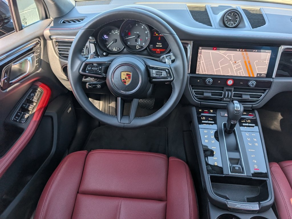 Certified 2025 Porsche Macan AWD/4WD image 19