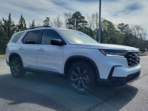 Certified 2024 Honda Pilot Sport image 3