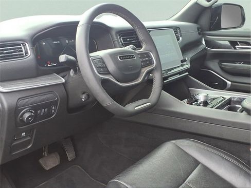 Used 2024 Jeep Wagoneer L Series II w/ Flexible Seating Group image 8