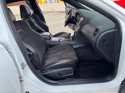 Used 2017 Dodge Charger R/T RWD image 28