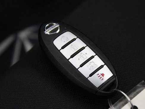 Certified 2022 Nissan Versa SR image 28