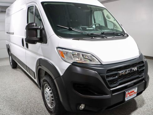 Used 2024 RAM ProMaster 2500 w/ Convenience Group FWD image 5