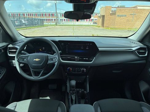Used 2025 Chevrolet TrailBlazer LT w/ Driver Confidence Package AWD/4WD image 27