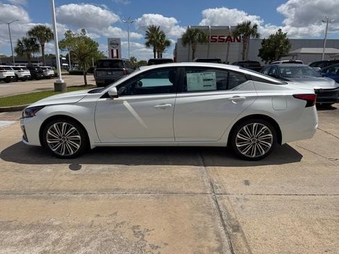 New 2026 Nissan Altima 2.5 SV FWD image 2