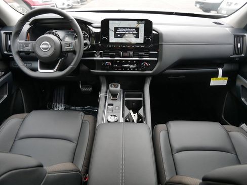 New 2025 Nissan Pathfinder SL image 10