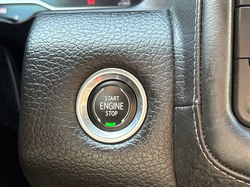 Used 2023 GMC Yukon XL Denali AWD/4WD image 28