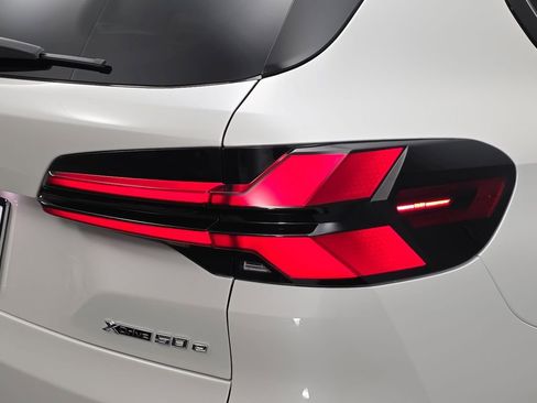 New 2026 BMW X5 xDrive50e w/ M Sport Package image 33