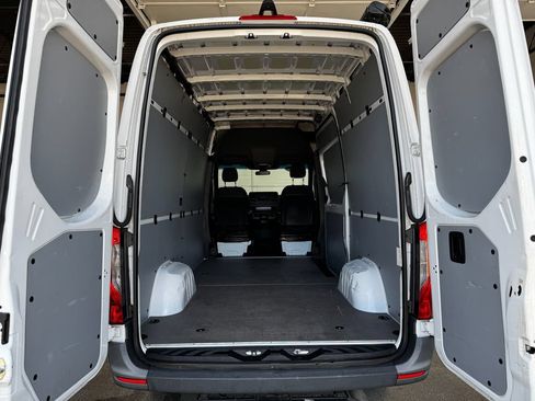 Used 2022 Mercedes-Benz Sprinter 2500 image 18