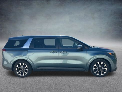 Used 2024 Kia Carnival EX FWD image 35