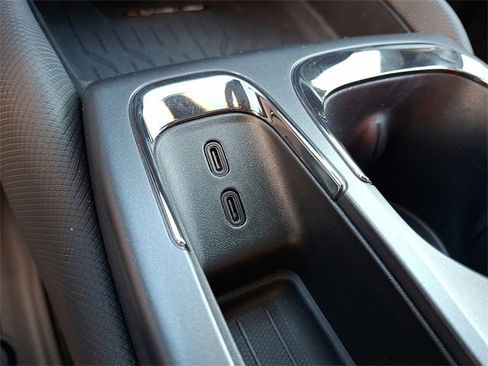 New 2025 Chevrolet Equinox EV RS image 16