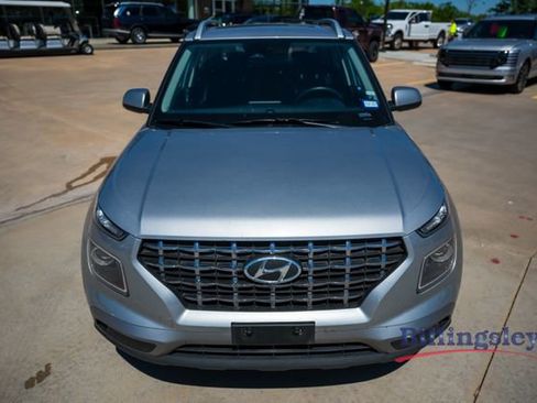 Used 2025 Hyundai Venue SEL FWD image 8